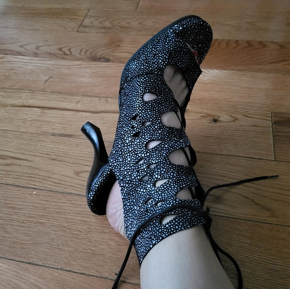 John fluevog size 8 spotted leather heels - Picture 3 of 5